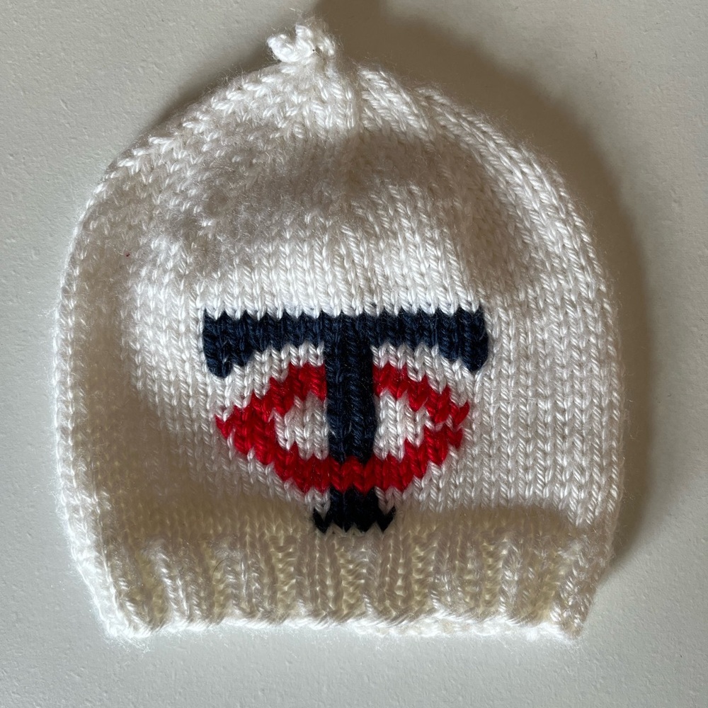 Hand knit infant Minnesota Twins hat-baseball, white/blue/red..MLB